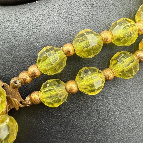 Vintage 1960s Green Peridot Lime Acrylic Beaded Collar Necklace - Picture 9 of 10